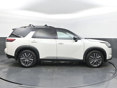 Used 2024 Nissan Pathfinder SL w/ SL Premium Package FWD image 10
