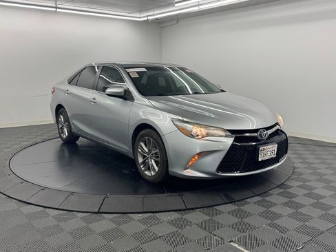 Used 2017 Toyota Camry SE FWD image 4