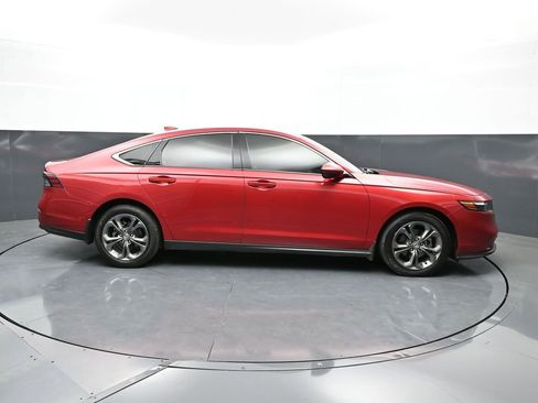 Used 2023 Honda Accord EX image 4