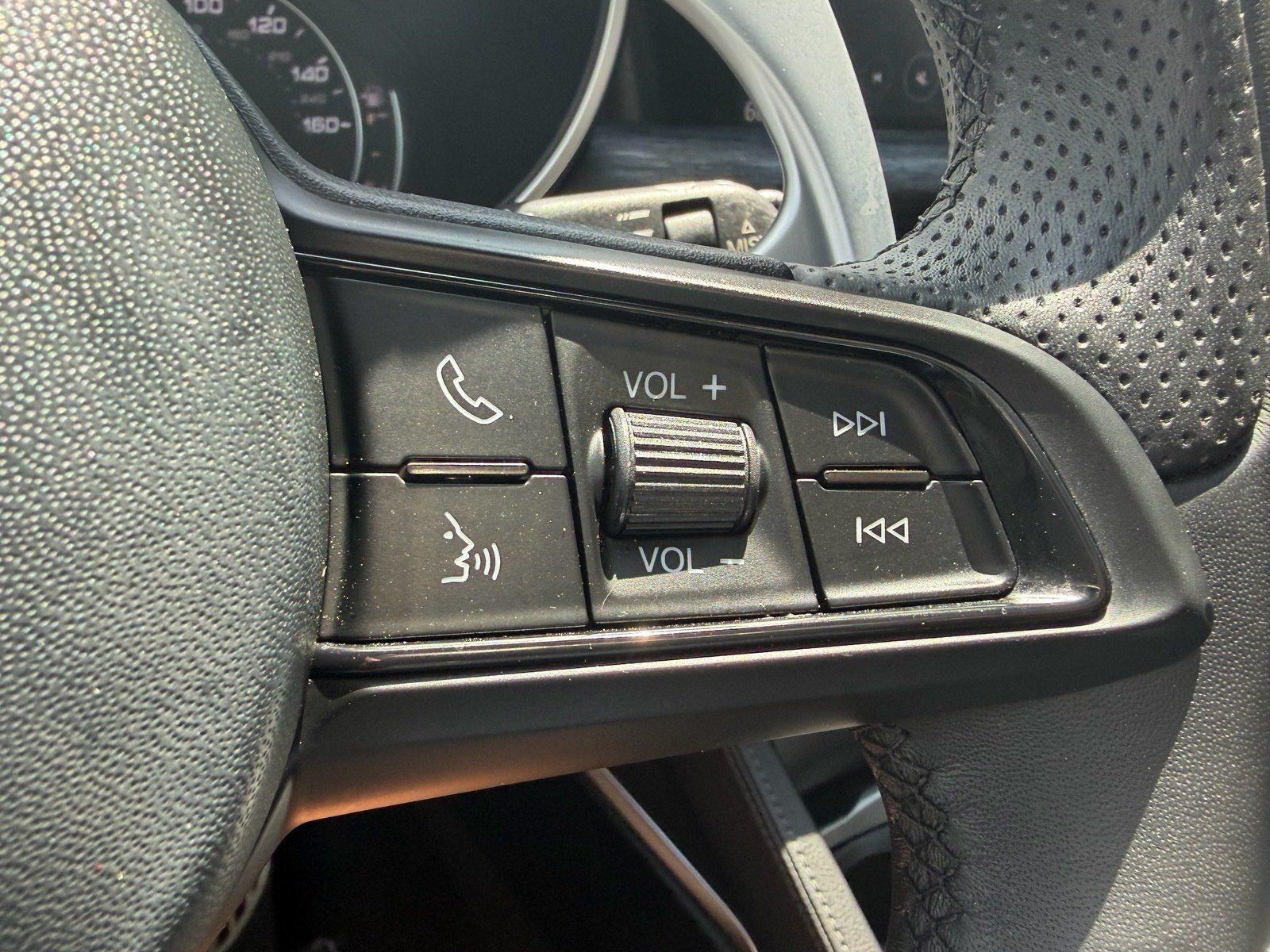 Used 2023 Alfa Romeo Stelvio Sprint RWD image 28