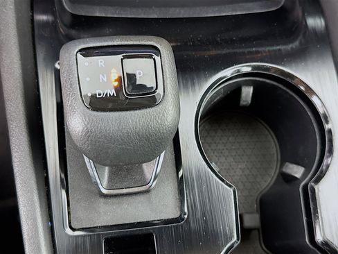 Used 2022 Nissan Rogue SV FWD image 19