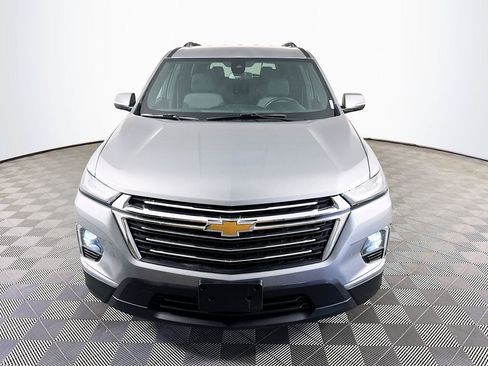 Used 2023 Chevrolet Traverse LT FWD image 2