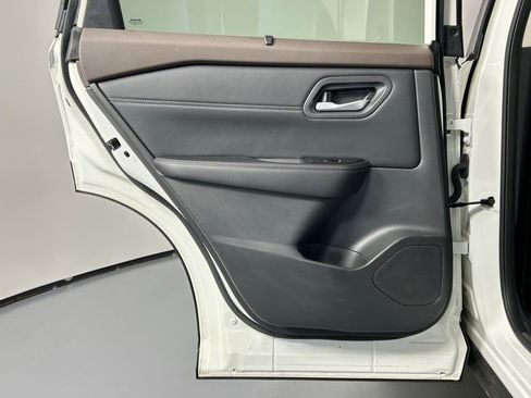 Used 2023 Nissan Rogue SV w/ SV Premium Package image 15