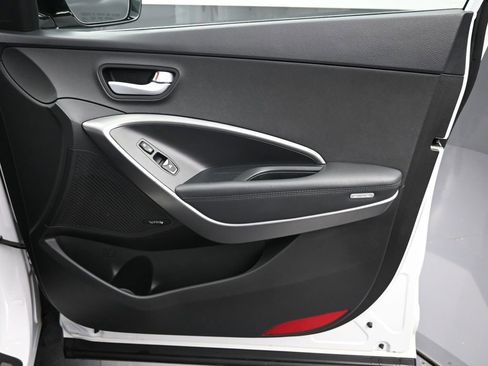 Used 2018 Hyundai Santa Fe Sport image 24