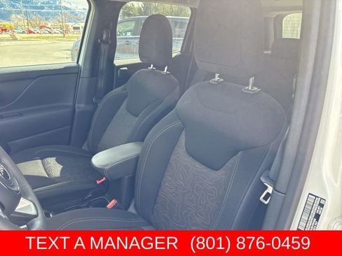 Used 2023 Jeep Renegade Latitude w/ Sun/Sound Group AWD/4WD image 11