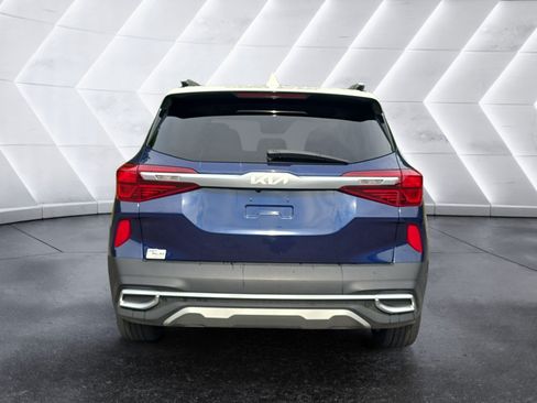 Used 2023 Kia Seltos S w/ Navigation Package FWD image 4