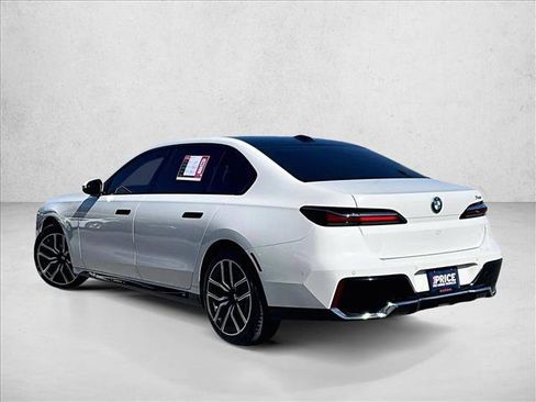 Used 2023 BMW 740i w/ Executive Package image 12