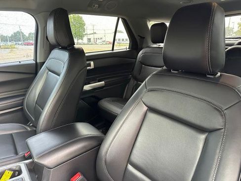 Certified 2023 Ford Explorer XLT w/ Equipment Group 202A AWD/4WD image 4