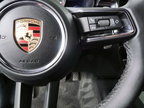 Used 2023 Porsche Macan AWD/4WD image 10