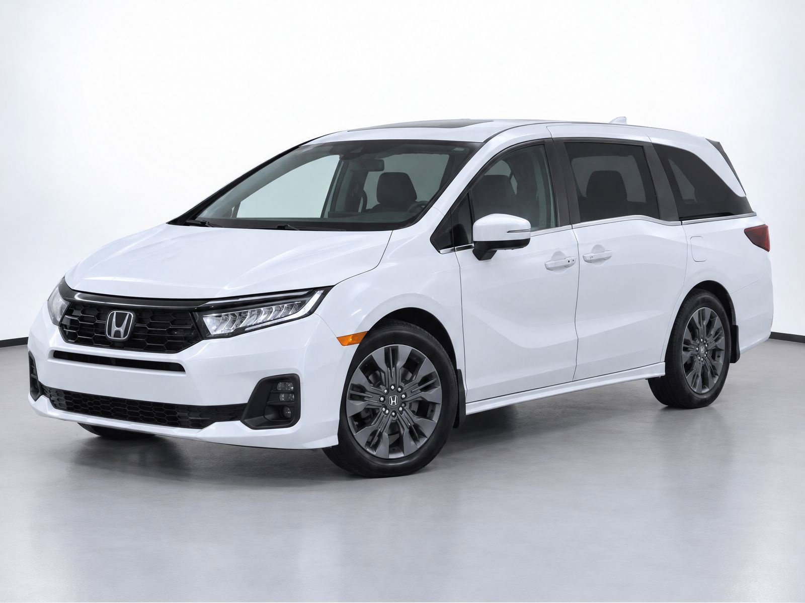 Used 2025 Honda Odyssey Touring image 3