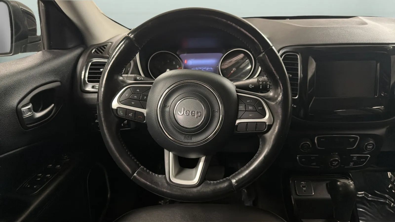 Used 2018 Jeep Compass Latitude w/ Popular Equipment Group FWD image 10
