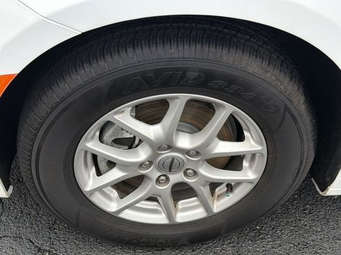 Used 2025 Chrysler Voyager LX image 16