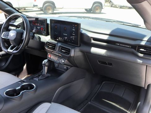 Used 2025 Ford Mustang Coupe RWD image 34