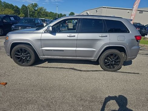 Used 2018 Jeep Grand Cherokee Altitude AWD/4WD image 6