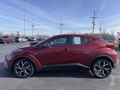 Used 2018 Toyota C-HR XLE image 4