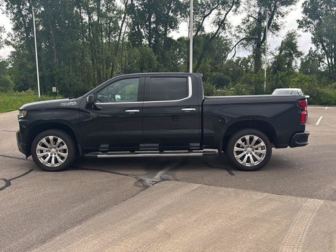 Used 2021 Chevrolet Silverado 1500 High Country w/ Technology Package AWD/4WD image 2