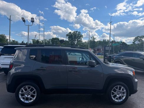 Used 2021 Jeep Renegade Latitude w/ Convenience Group AWD/4WD image 4