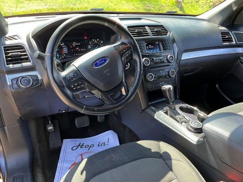 Used 2017 Ford Explorer XLT AWD/4WD image 10