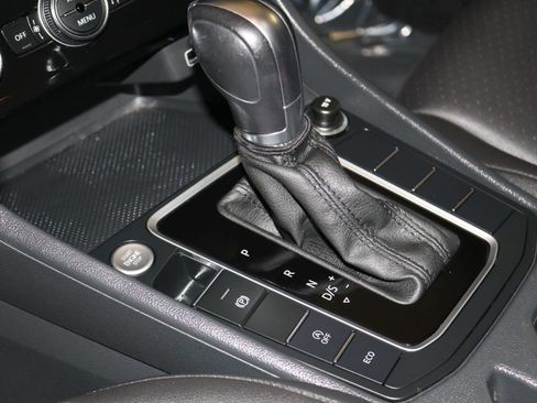 Used 2019 Volkswagen Jetta SE w/ Cold Weather Package image 52