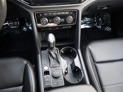 Used 2022 Volkswagen Atlas SEL R-Line image 22