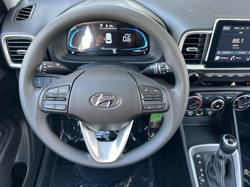 Used 2026 Hyundai Venue SE FWD image 13