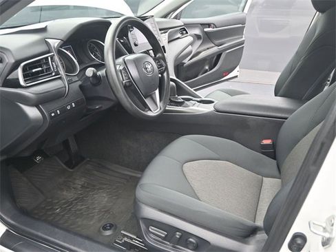 Used 2023 Toyota Camry LE image 5