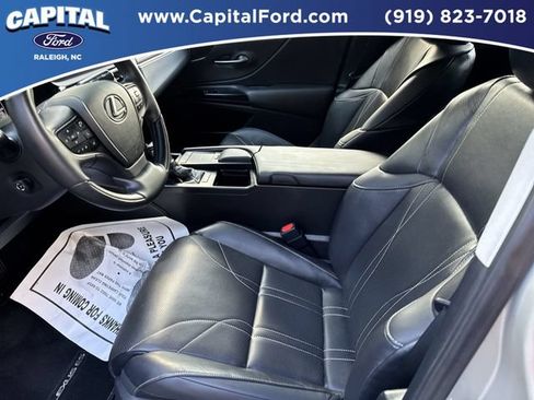 Used 2022 Lexus ES 350 Ultra Luxury w/ Accessory Package 2 FWD image 18