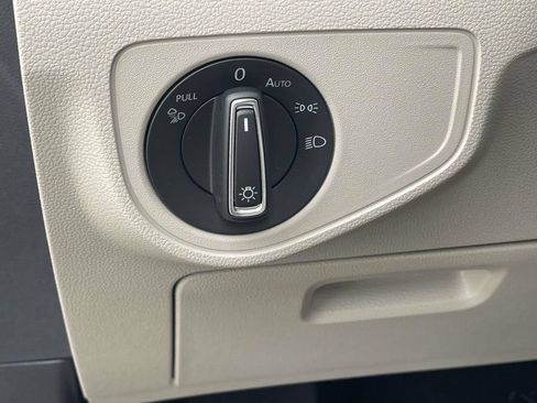 Certified 2022 Volkswagen Atlas SE FWD image 17