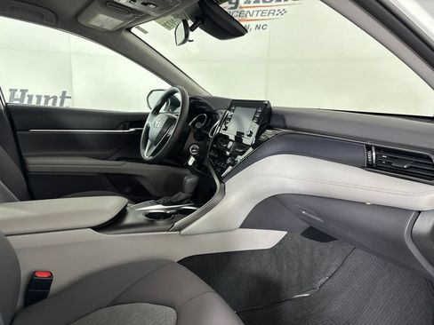 Used 2022 Toyota Camry LE w/ Carpet Mat Package (TMS) FWD image 32