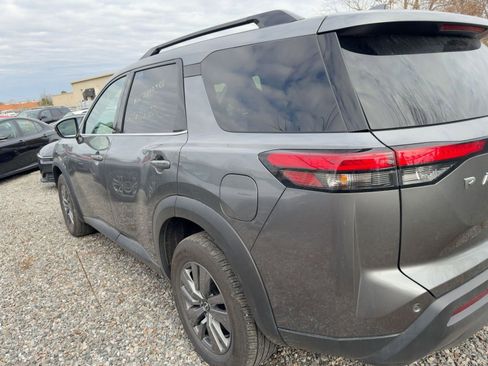 Used 2025 Nissan Pathfinder SV image 5
