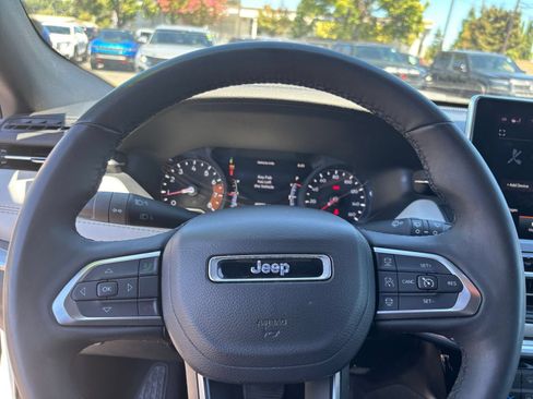 Used 2025 Jeep Compass Limited AWD/4WD image 29