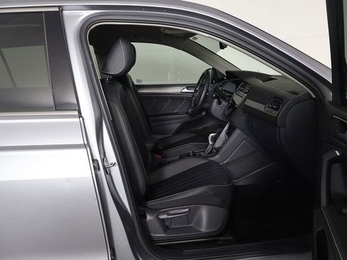 Used 2023 Volkswagen Tiguan SE image 24