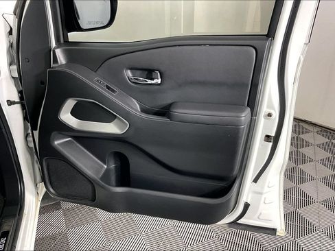 Used 2022 Nissan Frontier SV w/ Technology Package RWD image 22