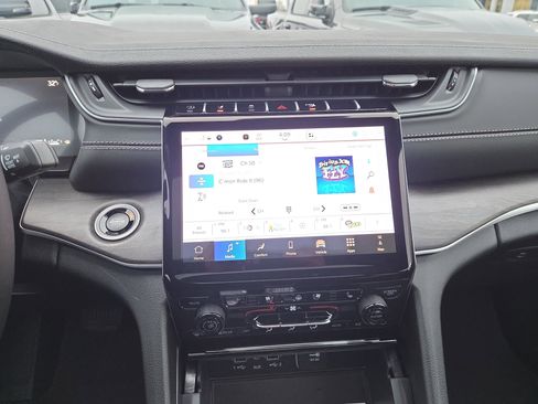 New 2025 Jeep Grand Cherokee L Limited w/ Luxury Tech Group II image 12