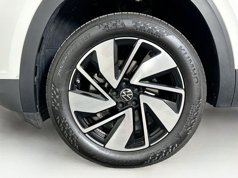 Used 2025 Volkswagen Atlas SE image 11