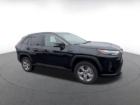 Used 2025 Toyota RAV4 XLE image 2