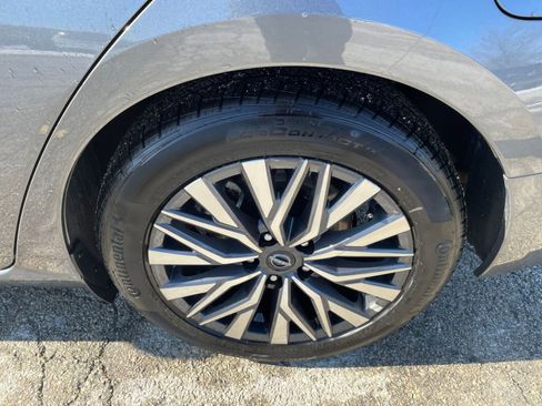 Used 2025 Nissan Altima 2.5 SV image 30