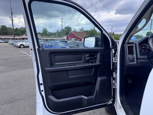Used 2019 RAM 1500 Express w/ Express Value Package AWD/4WD image 10