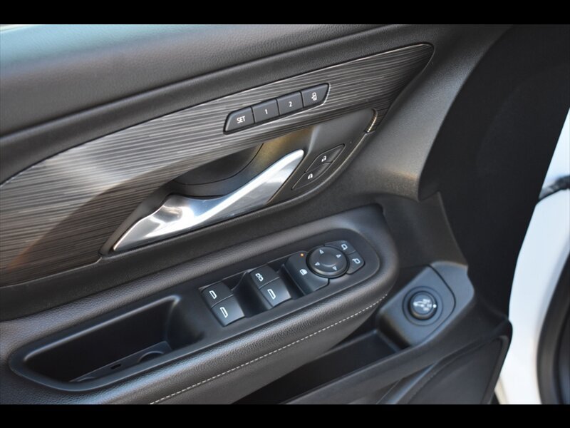 Used 2023 GMC Terrain SLT FWD image 19