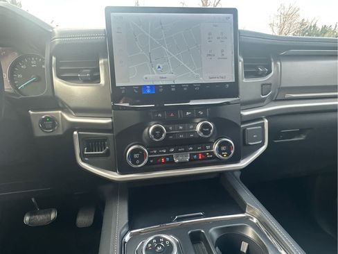 Used 2024 Ford Expedition XLT image 13