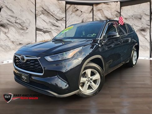 Used 2022 Toyota Highlander L AWD/4WD image 2