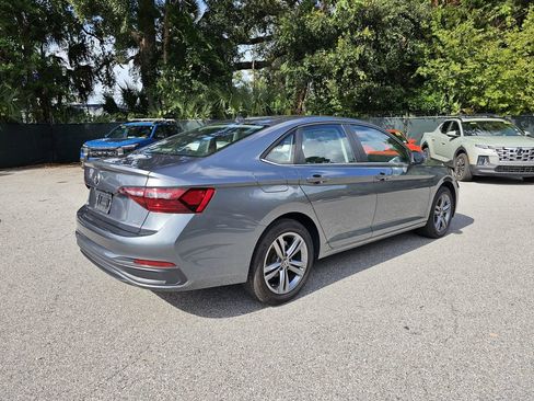 Used 2022 Volkswagen Jetta SE FWD image 3