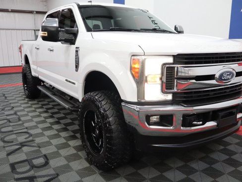 Used 2019 Ford F250 XLT w/ XLT Premium Package AWD/4WD image 24