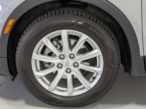 Used 2023 Cadillac XT4 Luxury w/ Cold Weather Package AWD/4WD image 3