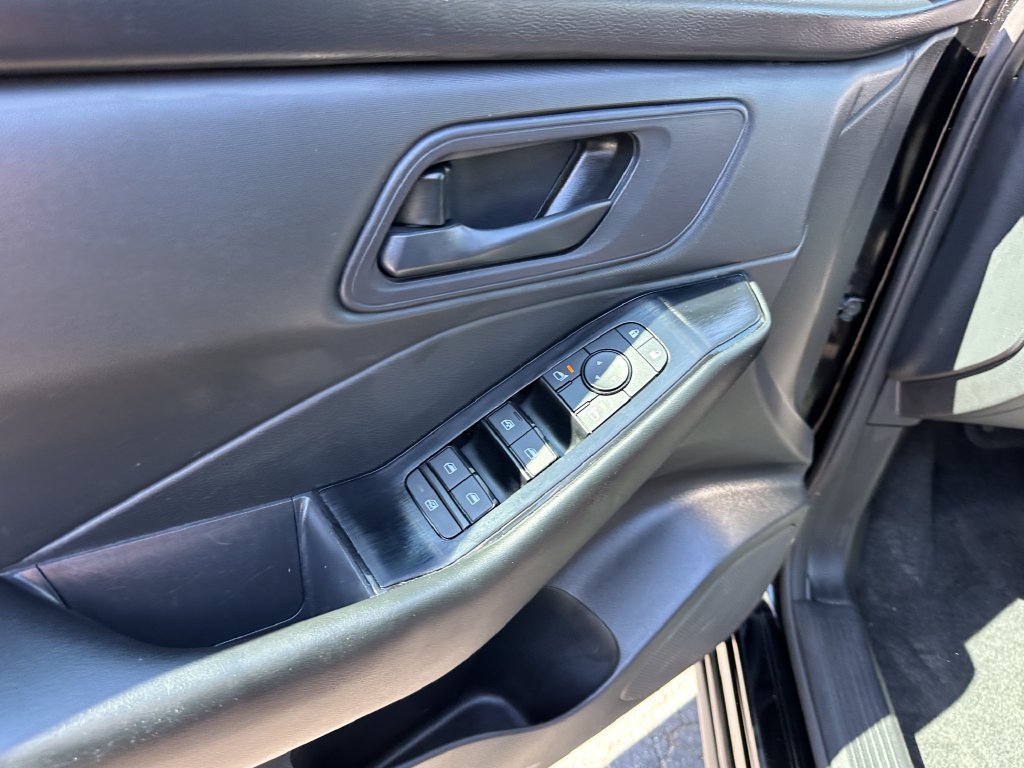Used 2024 Nissan Rogue S FWD image 20