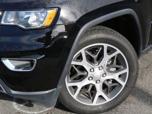 Used 2019 Jeep Grand Cherokee Limited image 4