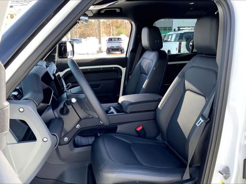 Used 2025 Land Rover Defender 110 S image 9