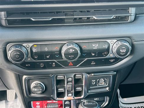 Used 2024 Jeep Gladiator Rubicon w/ Convenience Group image 15