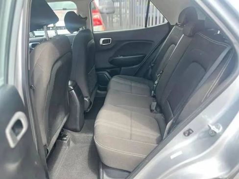 Used 2020 Hyundai Venue SEL FWD image 8