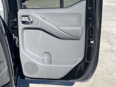 Used 2020 Nissan Frontier SV image 27